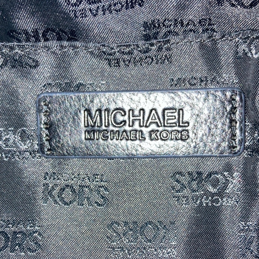 Michael Kors Signature Black and Tan Tote - Picture 2 of 10